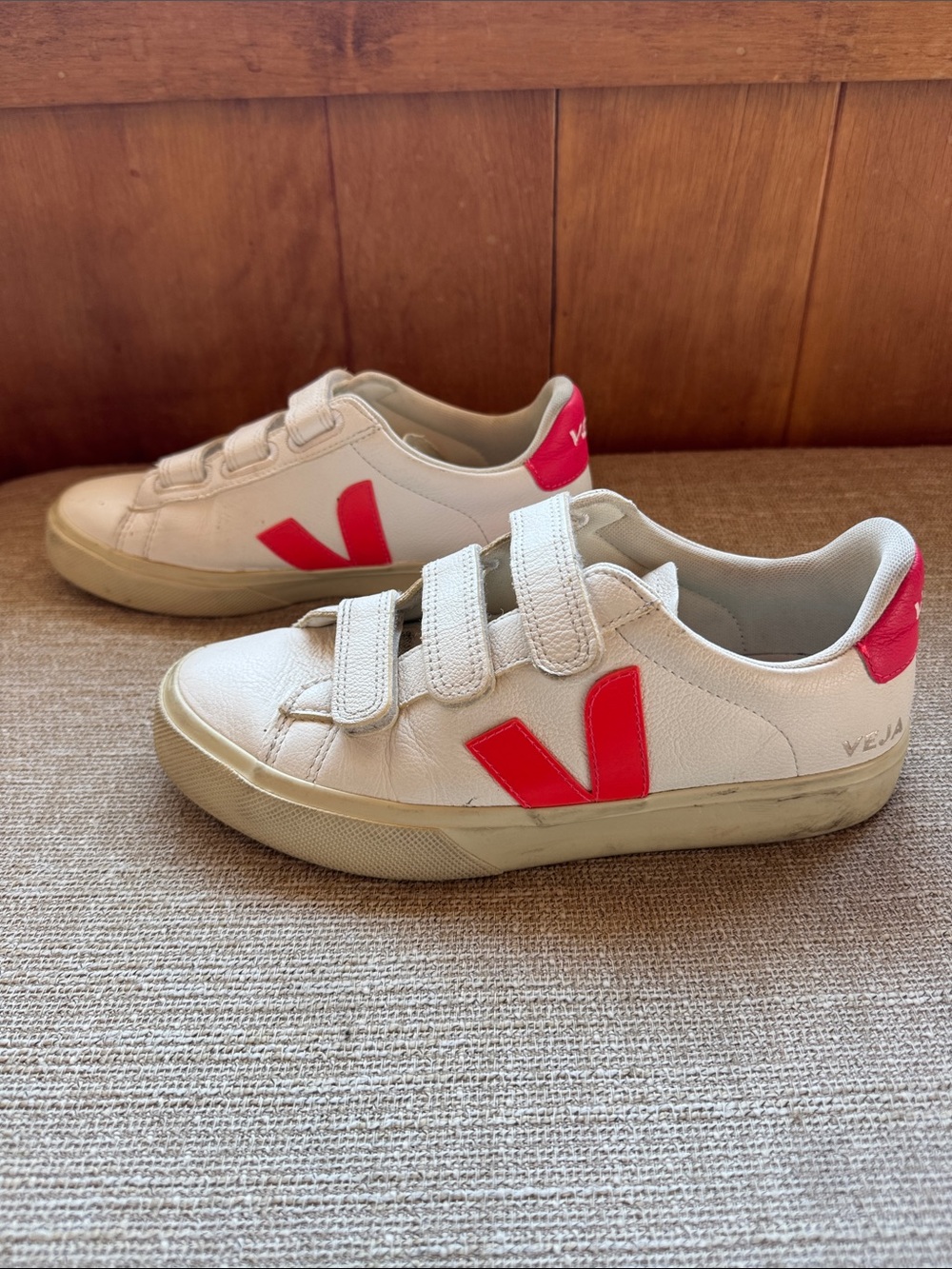 Veja “Recife” White Leather Sneakers with neon Pink Accents, size 39/8 - Picture 5 of 16